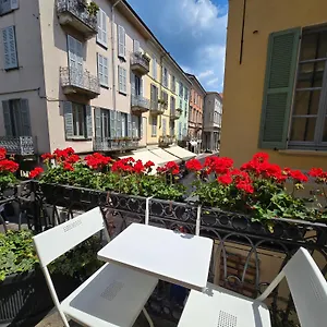 Russomanno Apartamento Como
